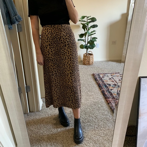 Josephine Chaus Dresses & Skirts - Leopard print midi skirt